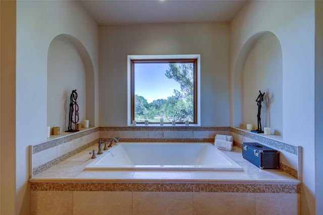 418 Cattle Trail DR, Dripping Springs, TX 78620