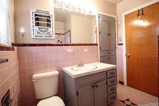 314 E GLENVIEW DR, San Antonio, TX 78201