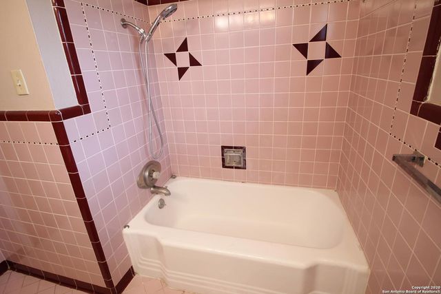 314 E GLENVIEW DR, San Antonio, TX 78201