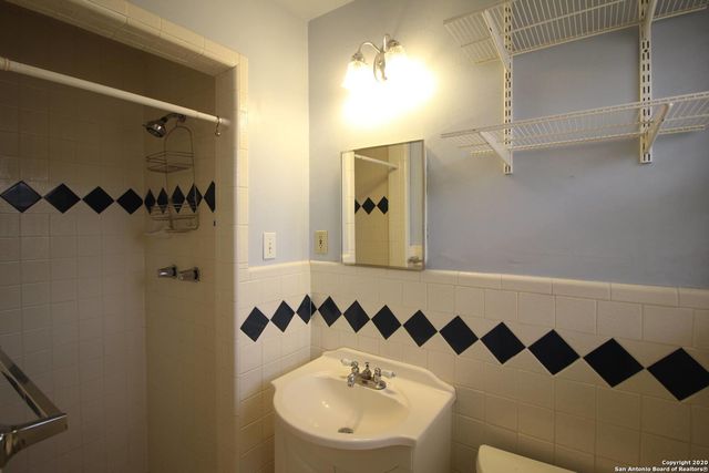 314 E GLENVIEW DR, San Antonio, TX 78201