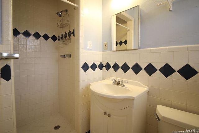 314 E GLENVIEW DR, San Antonio, TX 78201