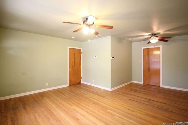 314 E GLENVIEW DR, San Antonio, TX 78201