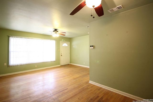 314 E GLENVIEW DR, San Antonio, TX 78201