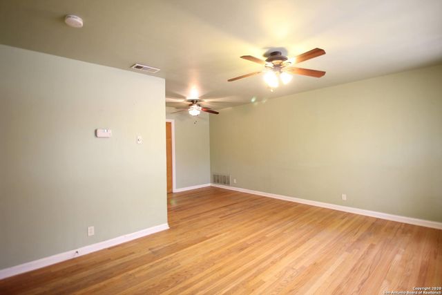 314 E GLENVIEW DR, San Antonio, TX 78201