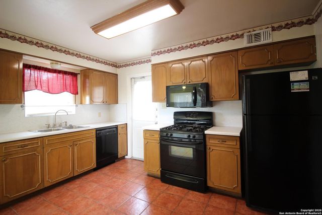 314 E GLENVIEW DR, San Antonio, TX 78201