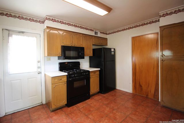 314 E GLENVIEW DR, San Antonio, TX 78201