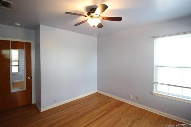 314 E GLENVIEW DR, San Antonio, TX 78201