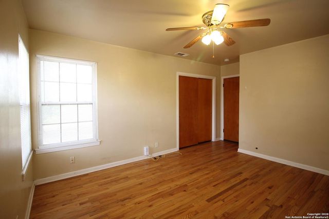 314 E GLENVIEW DR, San Antonio, TX 78201