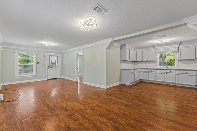 907 River St., Hattiesburg, MS 39401