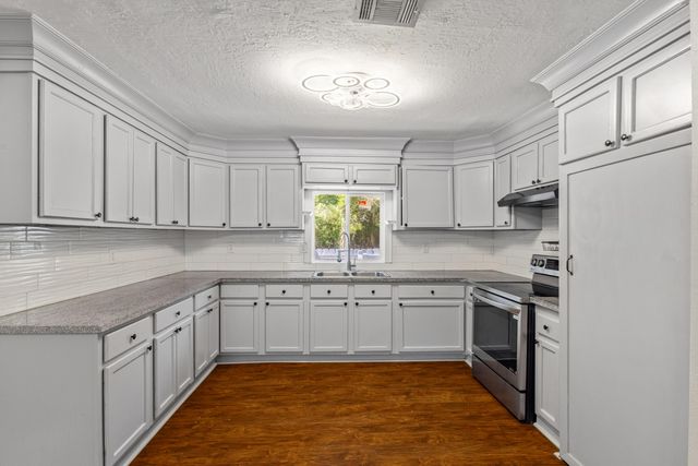 907 River St., Hattiesburg, MS 39401