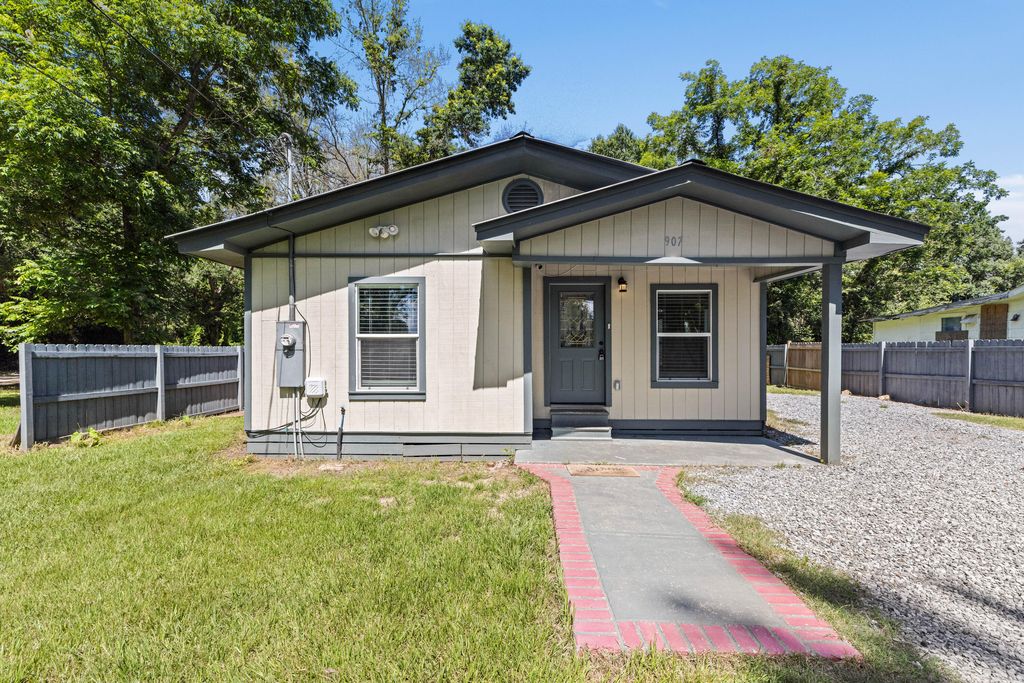 907 River St., Hattiesburg, MS 39401
