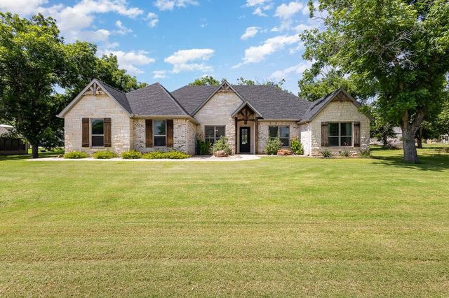 3011 Skyhawk Drive, Granbury, TX 76049