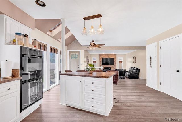 36832 Melbourne Drive, Sterling Heights, MI 48312