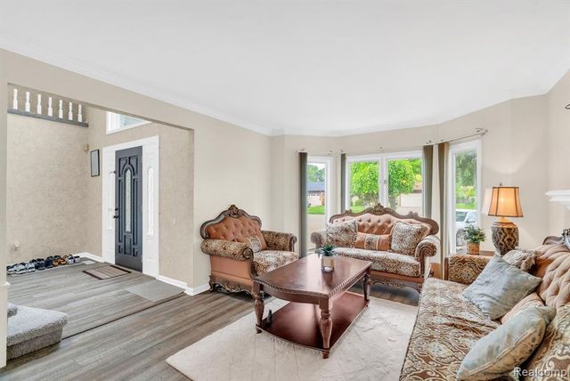 36832 Melbourne Drive, Sterling Heights, MI 48312