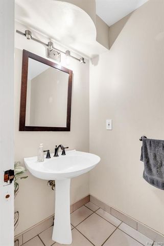 36832 Melbourne Drive, Sterling Heights, MI 48312