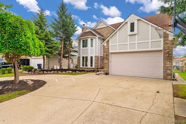 36832 Melbourne Drive, Sterling Heights, MI 48312