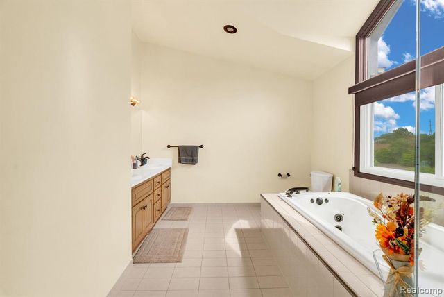 36832 Melbourne Drive, Sterling Heights, MI 48312