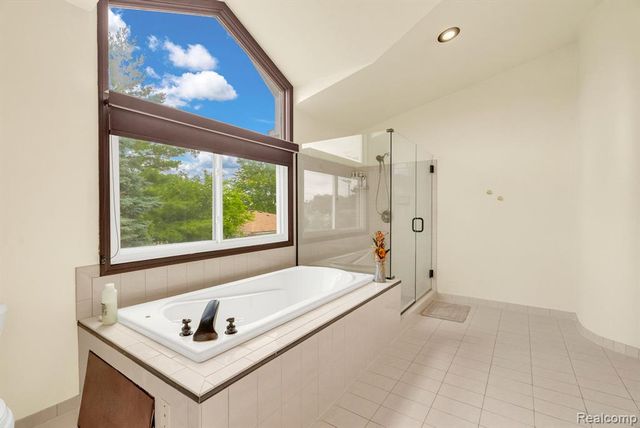 36832 Melbourne Drive, Sterling Heights, MI 48312