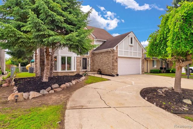 36832 Melbourne Drive, Sterling Heights, MI 48312