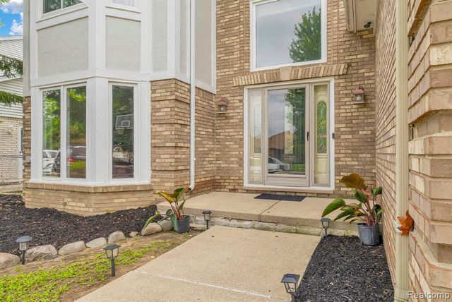 36832 Melbourne Drive, Sterling Heights, MI 48312