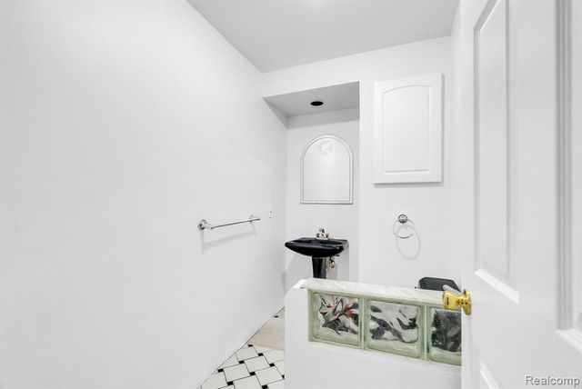 36832 Melbourne Drive, Sterling Heights, MI 48312