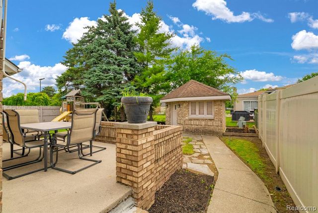 36832 Melbourne Drive, Sterling Heights, MI 48312