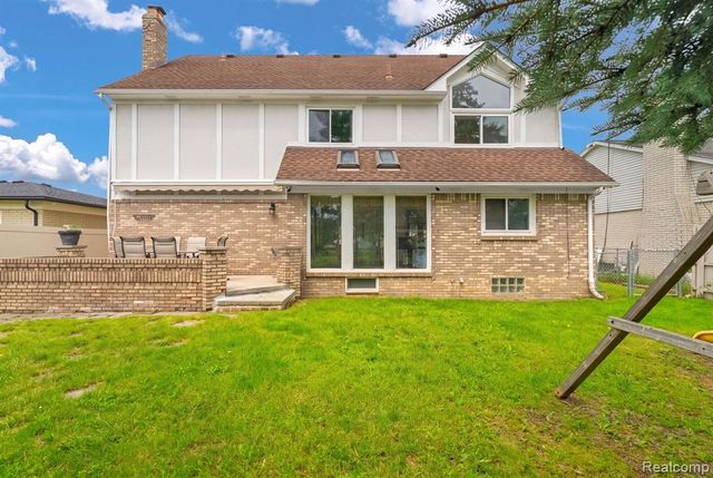 36832 Melbourne Drive, Sterling Heights, MI 48312