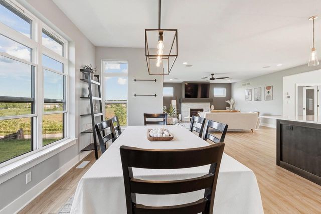 8494 S Nighthawk TRAIL, Oak Creek, WI 53154