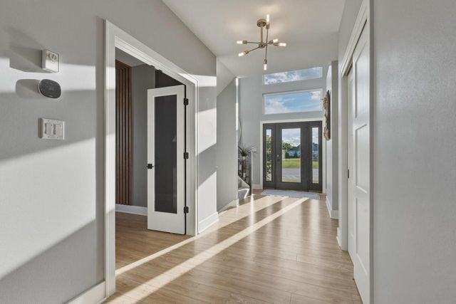 8494 S Nighthawk TRAIL, Oak Creek, WI 53154