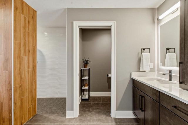 8494 S Nighthawk TRAIL, Oak Creek, WI 53154