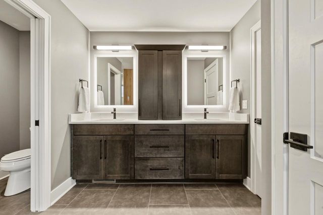 8494 S Nighthawk TRAIL, Oak Creek, WI 53154