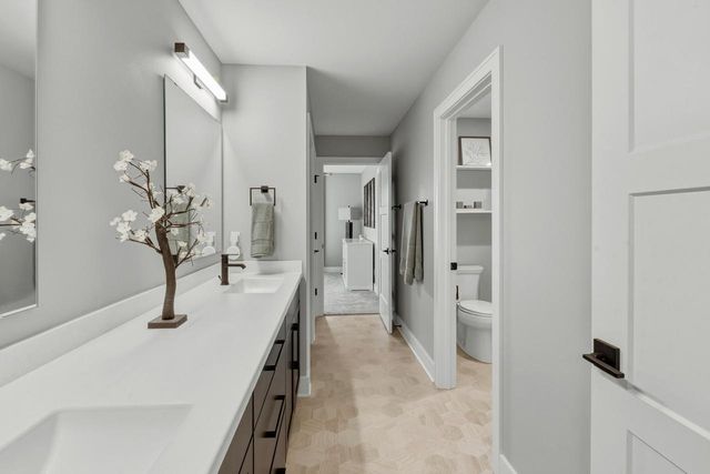 8494 S Nighthawk TRAIL, Oak Creek, WI 53154