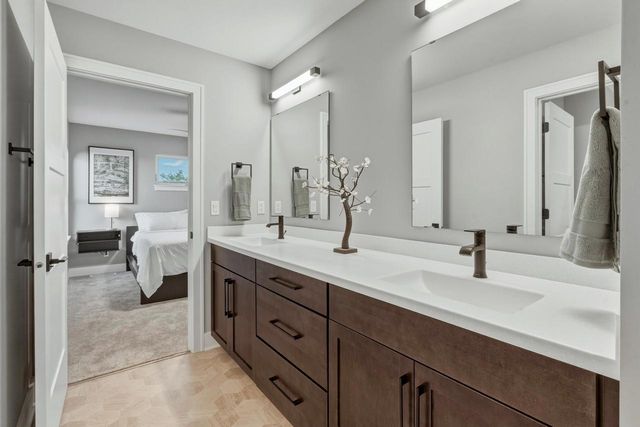 8494 S Nighthawk TRAIL, Oak Creek, WI 53154