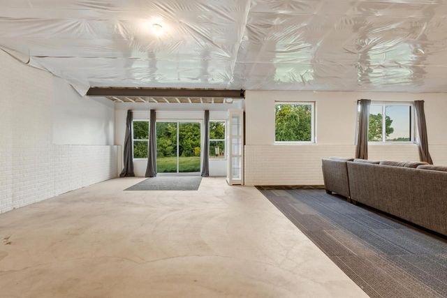 8494 S Nighthawk TRAIL, Oak Creek, WI 53154