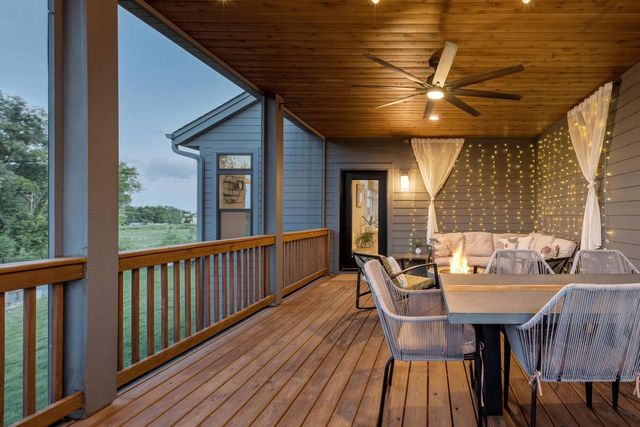 8494 S Nighthawk TRAIL, Oak Creek, WI 53154