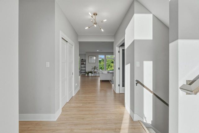 8494 S Nighthawk TRAIL, Oak Creek, WI 53154