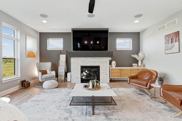 8494 S Nighthawk TRAIL, Oak Creek, WI 53154