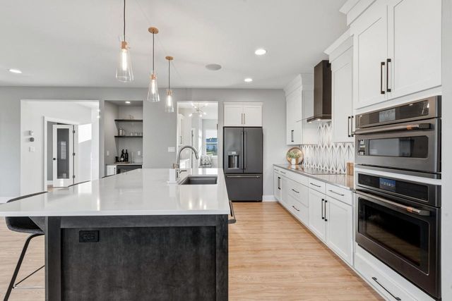 8494 S Nighthawk TRAIL, Oak Creek, WI 53154