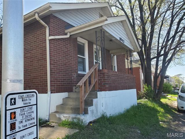 1942 Chambers Road, St Louis, MO 63136