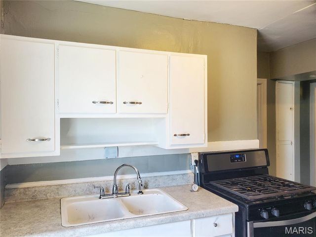 1942 Chambers Road, St Louis, MO 63136