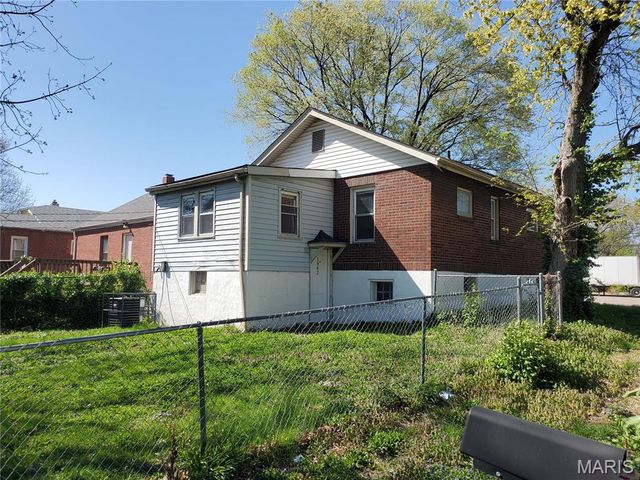 1942 Chambers Road, St Louis, MO 63136