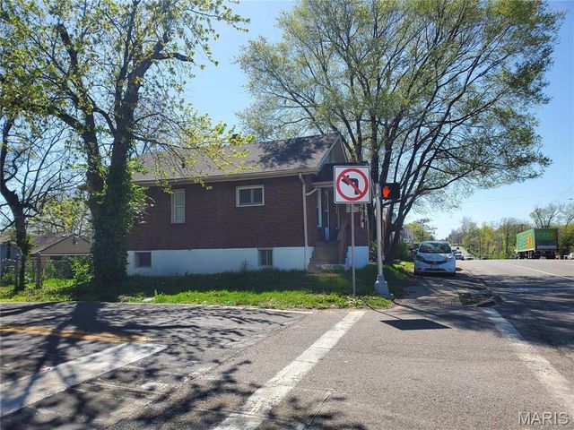 1942 Chambers Road, St Louis, MO 63136