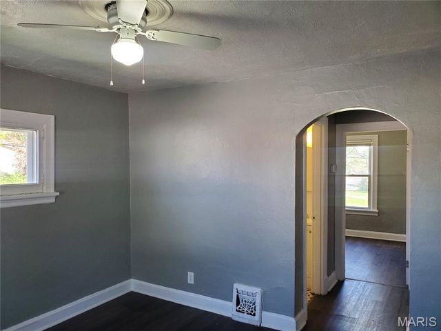 1942 Chambers Road, St Louis, MO 63136