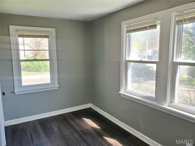 1942 Chambers Road, St Louis, MO 63136