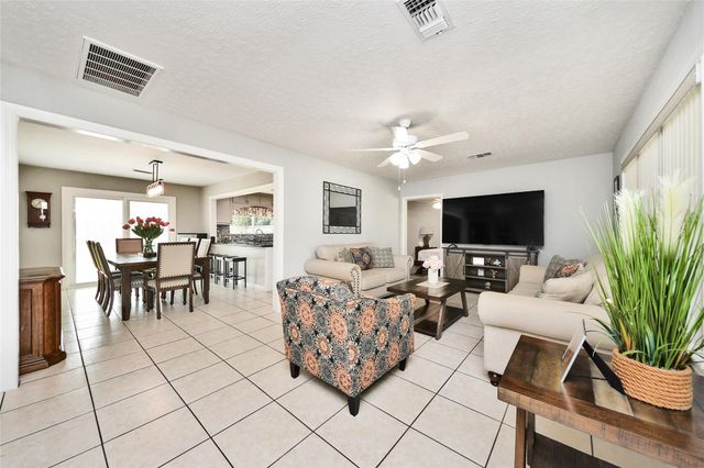 5758 Meadow Creek Lane, Houston, TX 77017