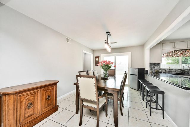 5758 Meadow Creek Lane, Houston, TX 77017