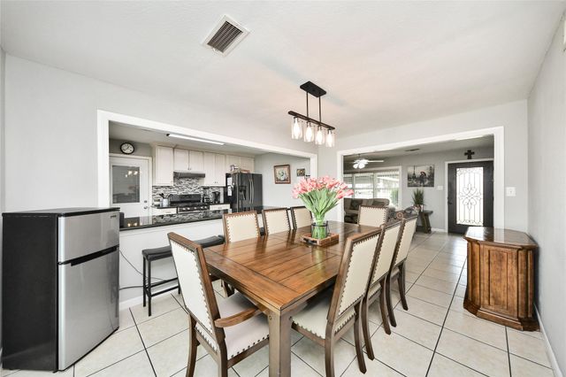 5758 Meadow Creek Lane, Houston, TX 77017