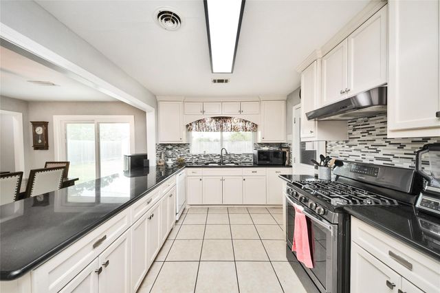 5758 Meadow Creek Lane, Houston, TX 77017