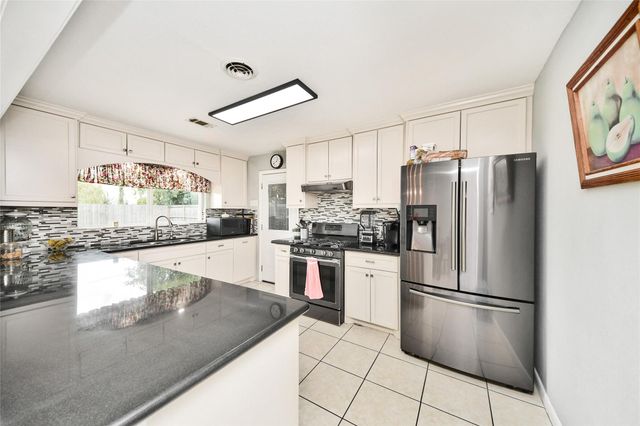 5758 Meadow Creek Lane, Houston, TX 77017