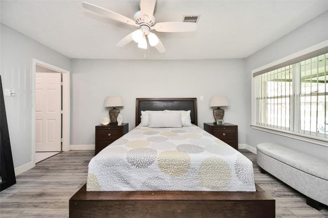5758 Meadow Creek Lane, Houston, TX 77017